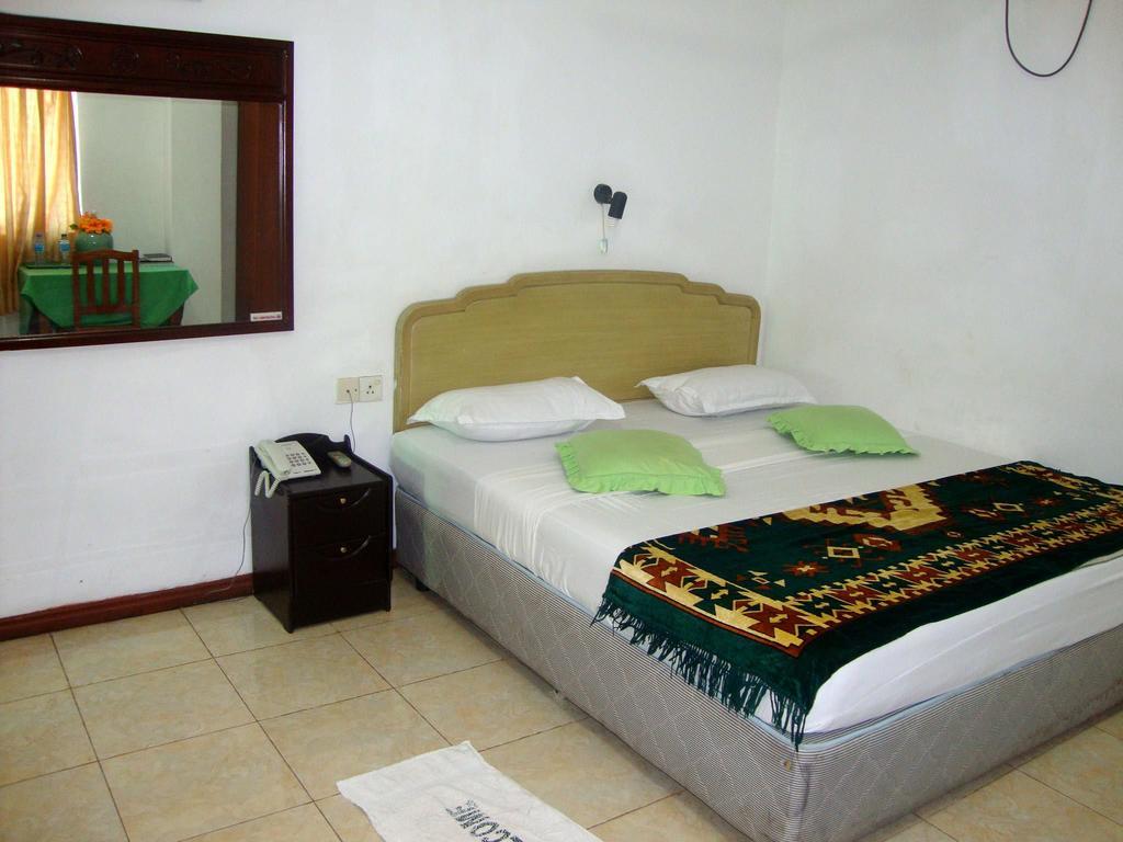 Green Park Beach Hotel Trincomalee Værelse billede